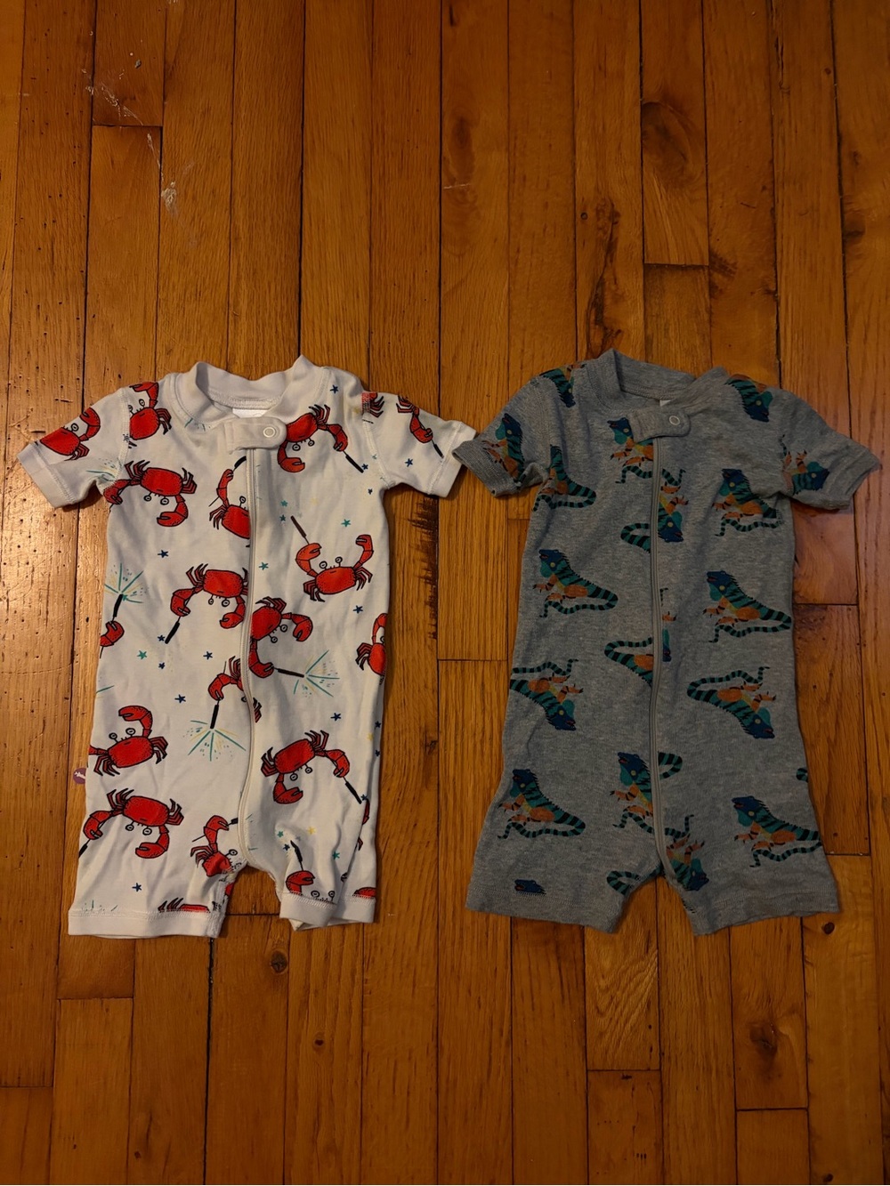 Hanna Andersson White Crab & Gray Dinosaur Short-Sleeve One-Piece Set